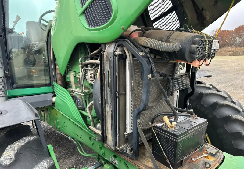 2010 John Deere 7330 photo 43