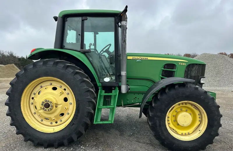 2010 John Deere 7330 photo 4