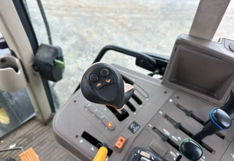 2010 John Deere 7330 photo 33