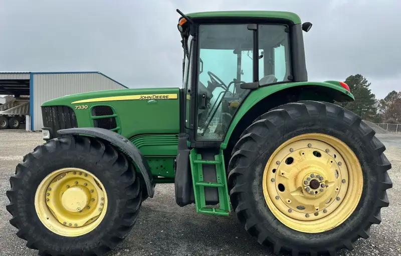 2010 John Deere 7330 photo 8