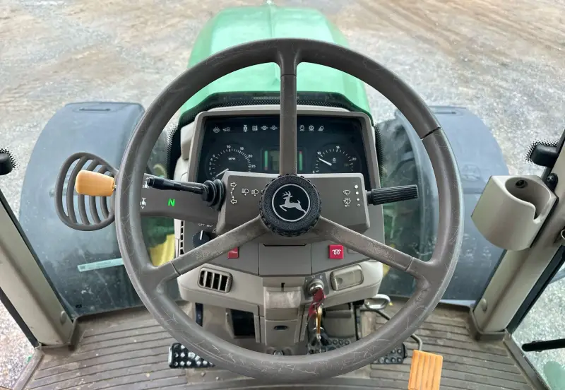 2010 John Deere 7330 photo 28