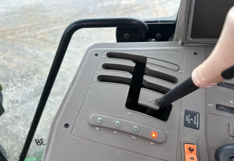 2010 John Deere 7330 photo 34