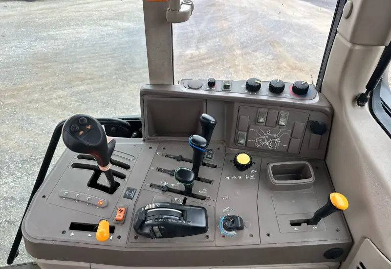 2010 John Deere 7330 photo 32