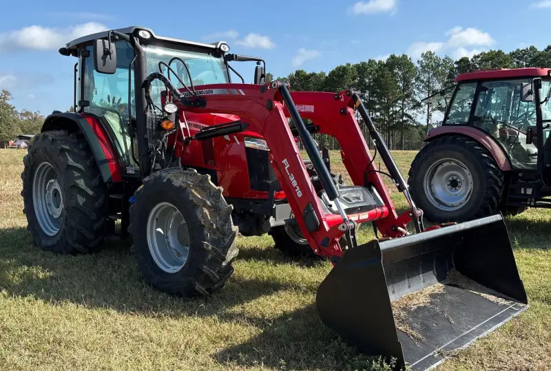2023 Massey Ferguson 5711 Dyna-4 photo 3