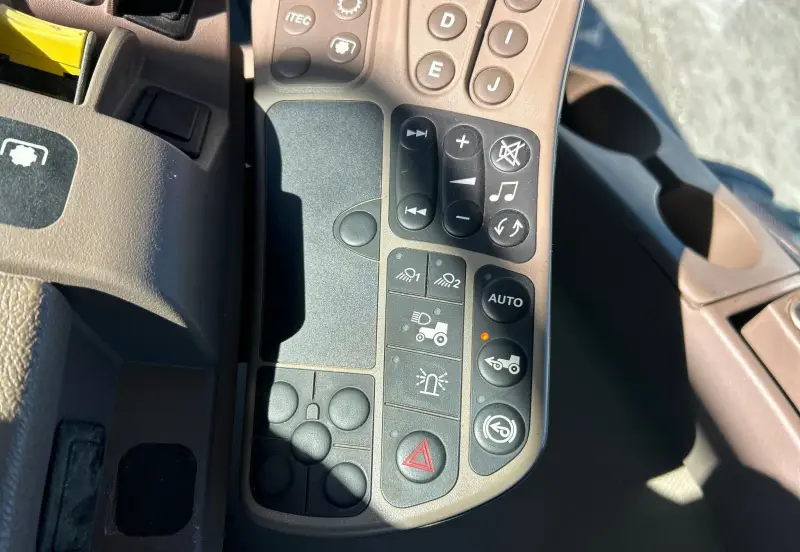 2012 John Deere 8310R photo 41