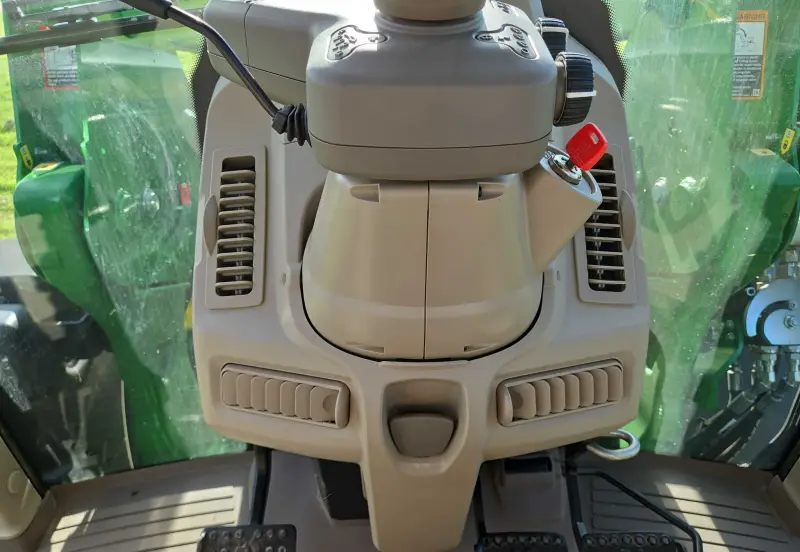 2022 John Deere 6120M photo 31