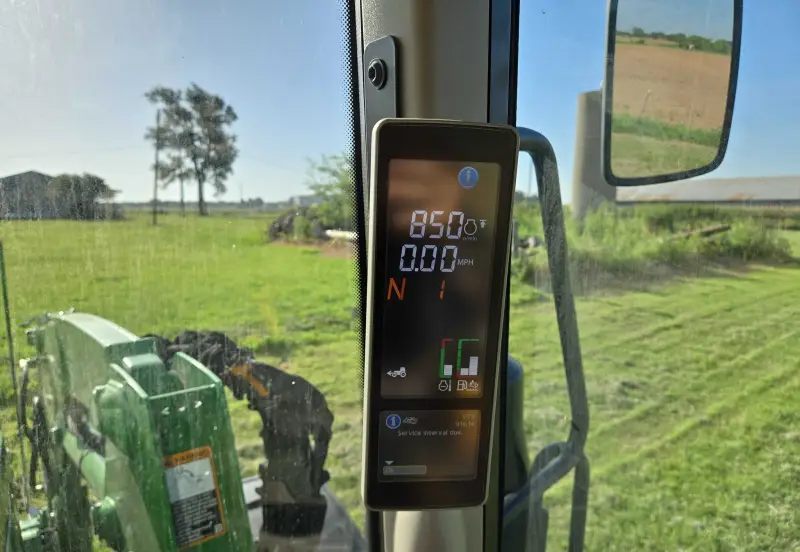 2022 John Deere 6120M photo 33