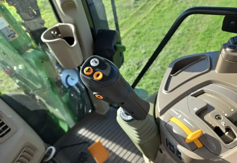 2022 John Deere 6120M photo 40