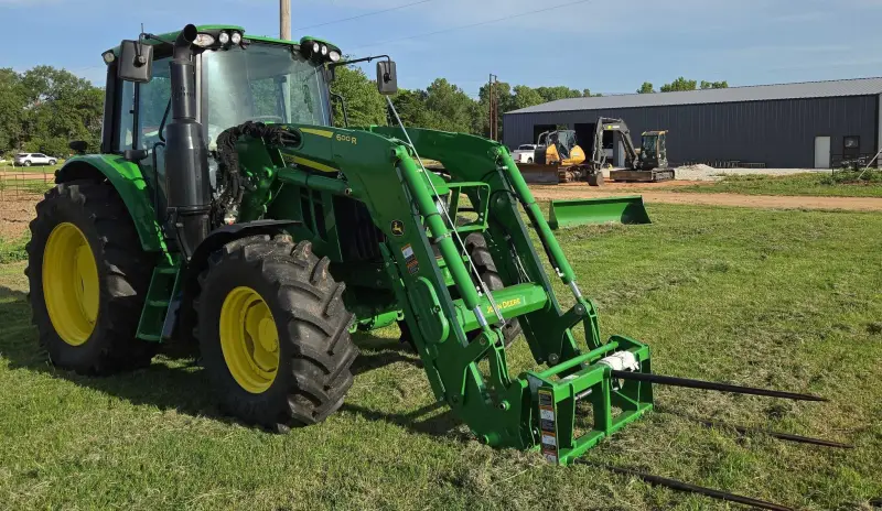2022 John Deere 6120M photo 3