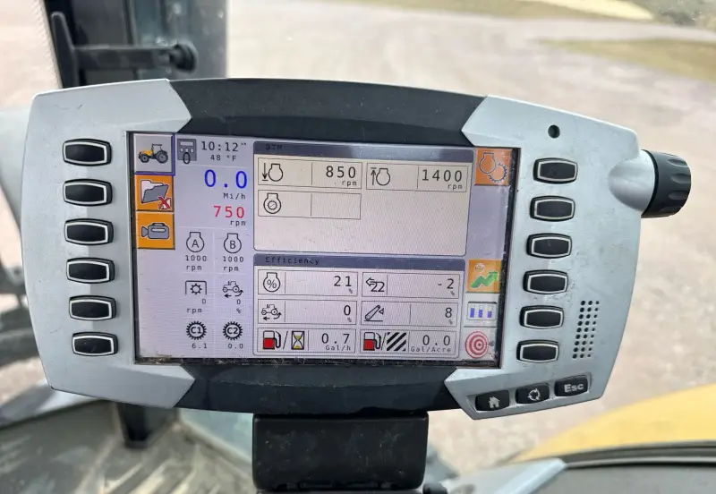 2016 Challenger MT675E photo 40