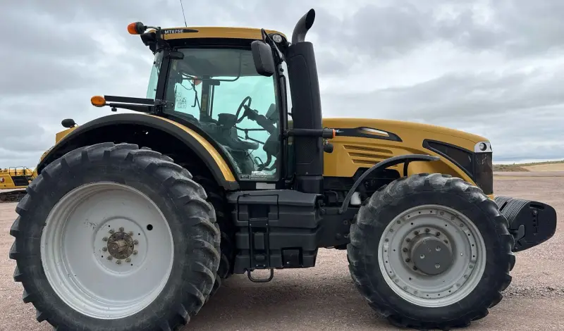 2016 Challenger MT675E photo 4