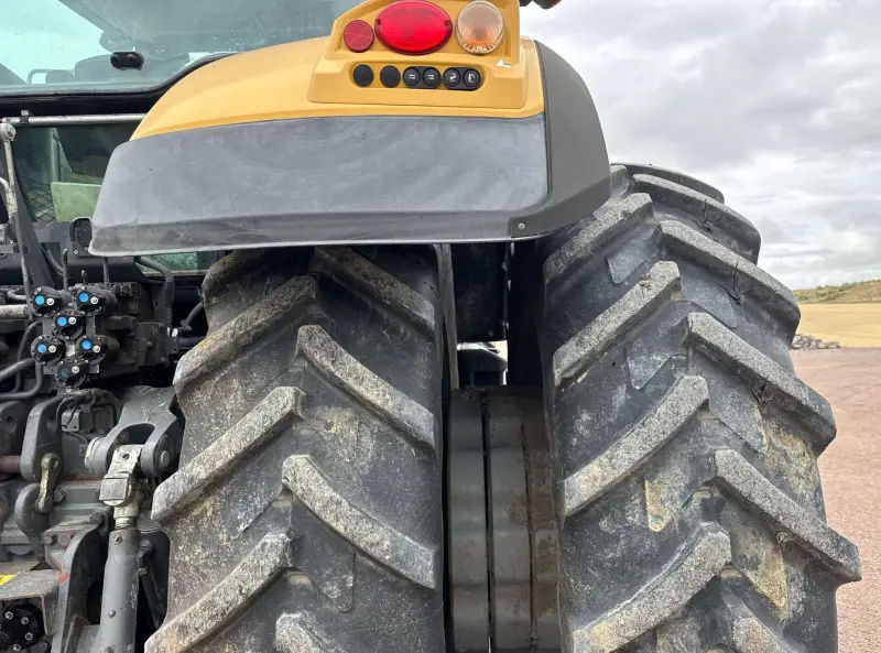 2016 Challenger MT675E photo 53