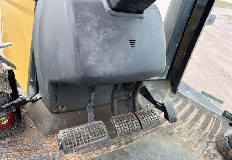 2016 Challenger MT675E photo 26