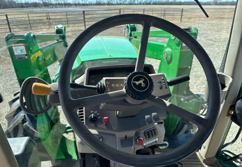 2013 John Deere 6125M photo 34