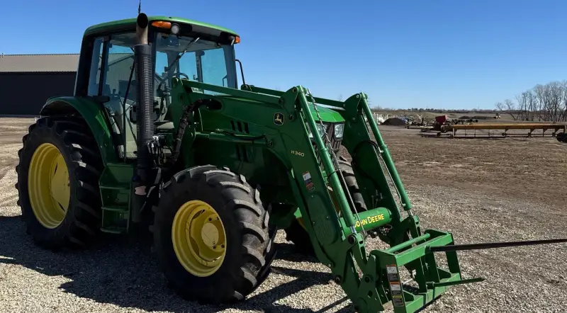 2013 John Deere 6125M photo 3