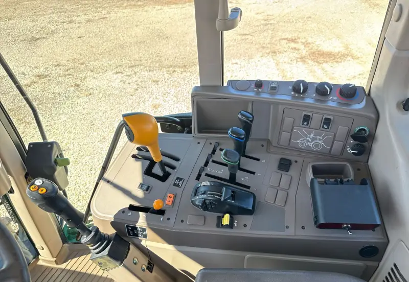 2013 John Deere 6125M photo 36