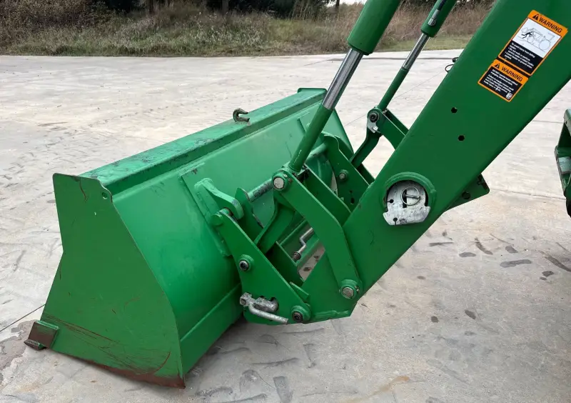 2010 John Deere 5085M photo 11