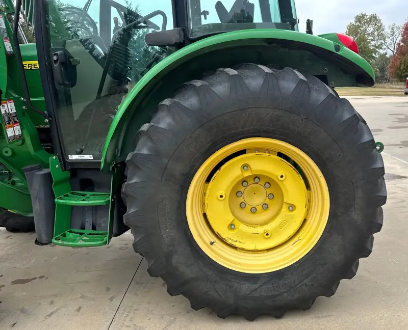 2010 John Deere 5085M photo 60