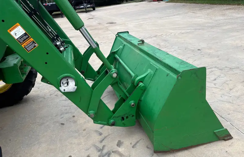 2010 John Deere 5085M photo 14