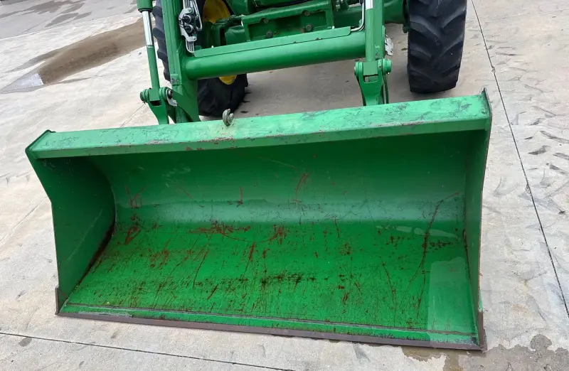 2010 John Deere 5085M photo 12