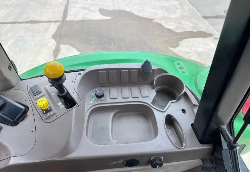 2010 John Deere 5085M photo 44