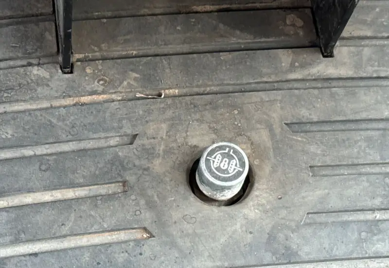 2010 John Deere 5085M photo 32