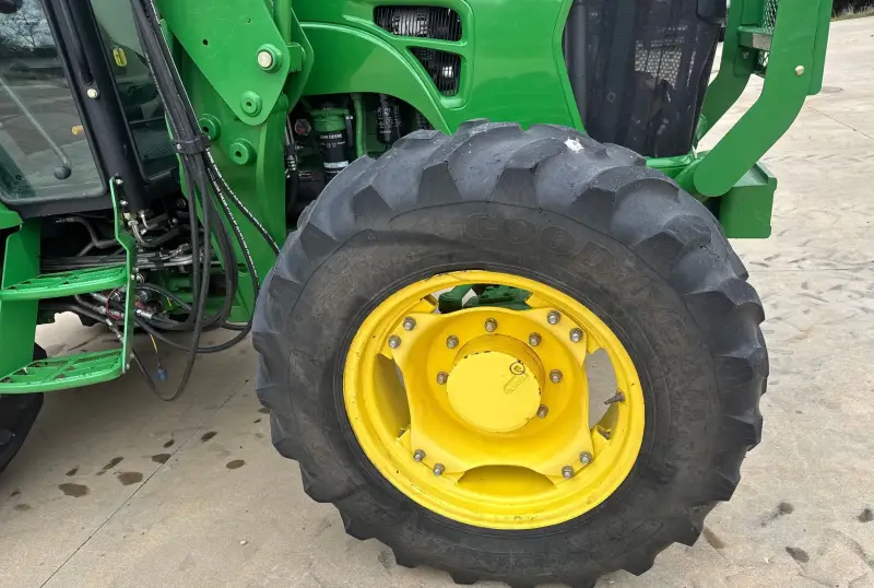 2010 John Deere 5085M photo 55