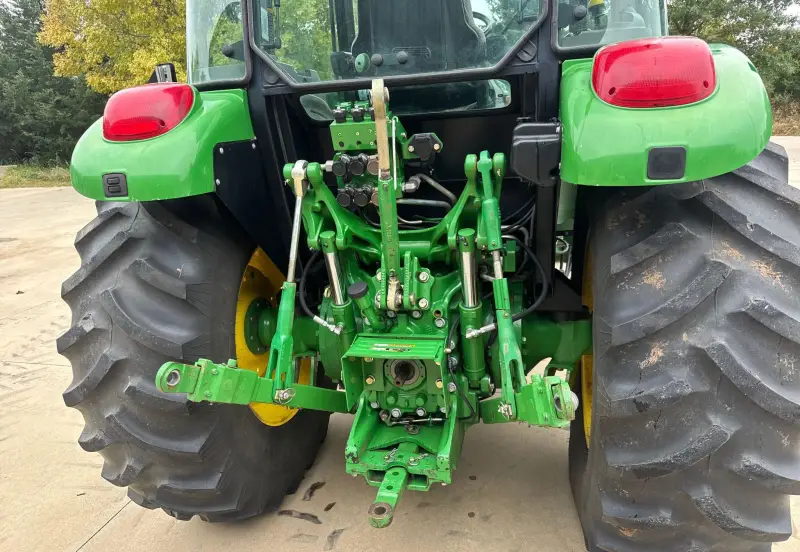 2010 John Deere 5085M photo 20