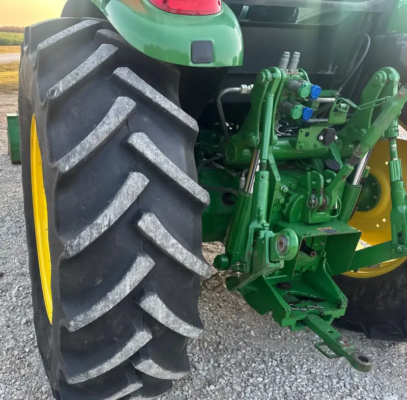 2019 John Deere 6105E photo 116