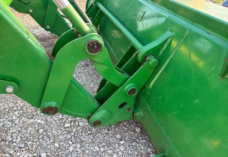 2019 John Deere 6105E photo 32