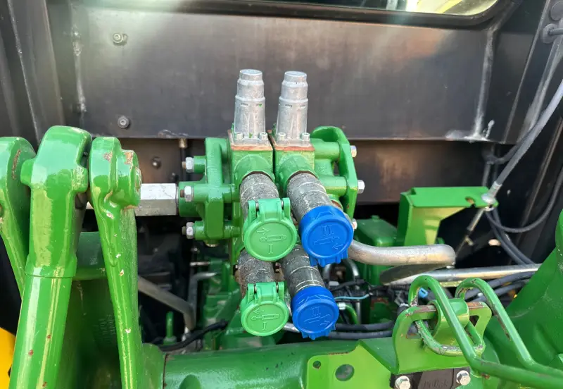 2019 John Deere 6105E photo 52