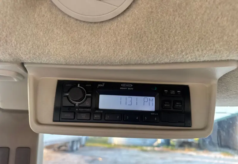 2019 John Deere 6105E photo 89