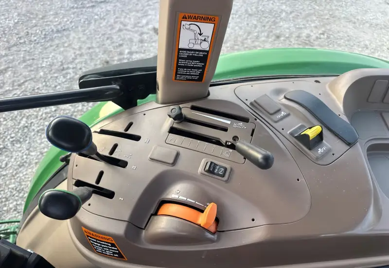 2019 John Deere 6105E photo 82