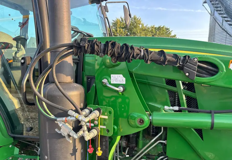 2019 John Deere 6105E photo 36