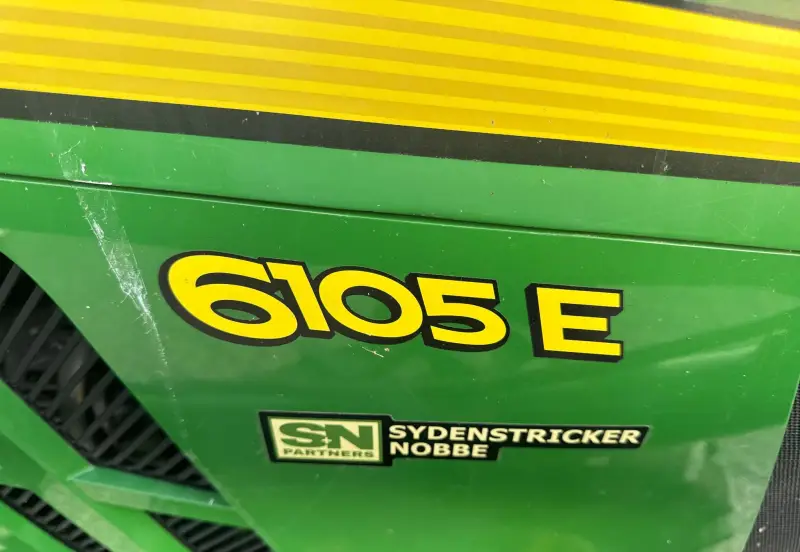 2019 John Deere 6105E photo 63