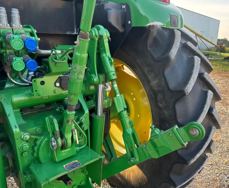 2019 John Deere 6105E photo 43
