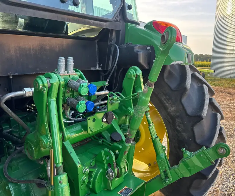 2019 John Deere 6105E photo 46