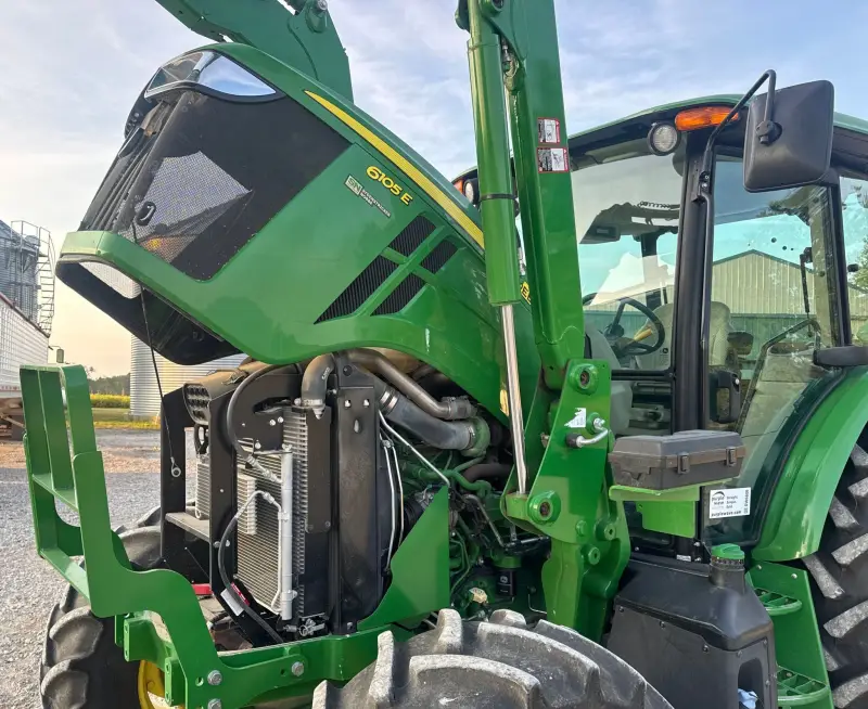 2019 John Deere 6105E photo 91