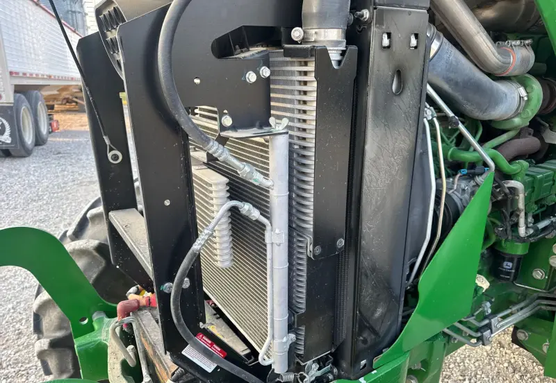 2019 John Deere 6105E photo 103