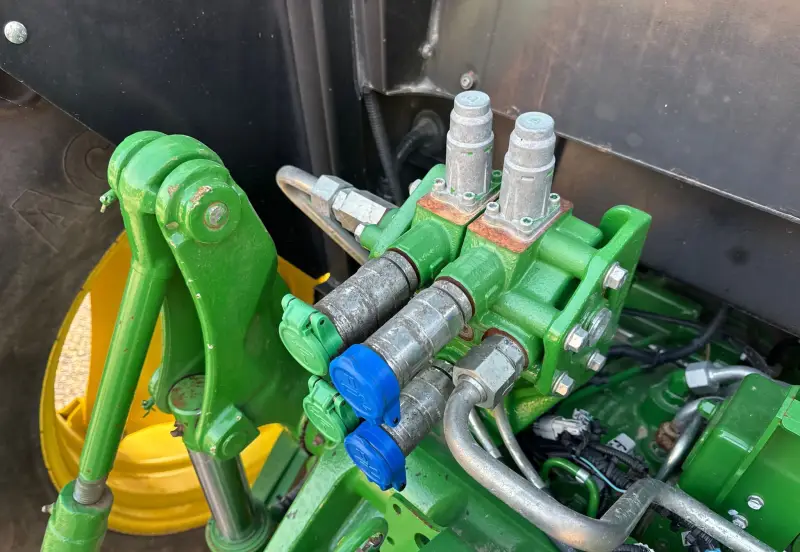 2019 John Deere 6105E photo 53