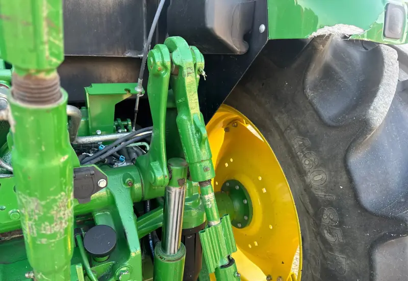 2019 John Deere 6105E photo 45