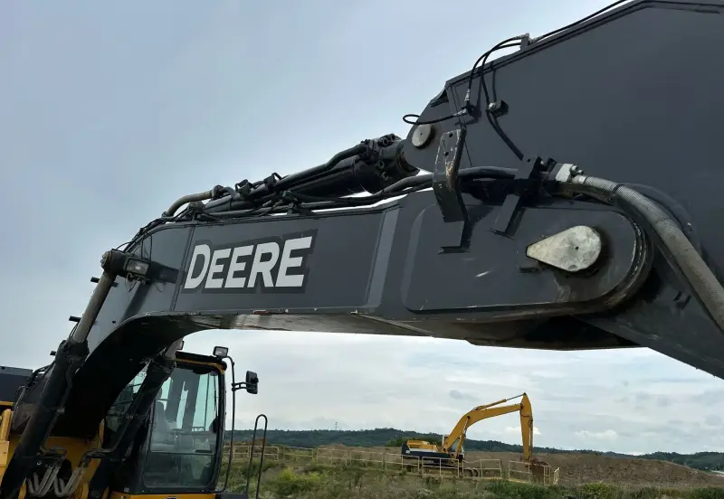 2017 John Deere 470G LC photo 28