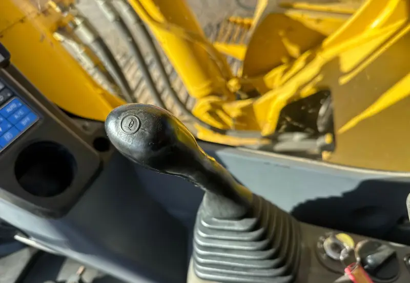 2012 Komatsu PC490LC-10 photo 37