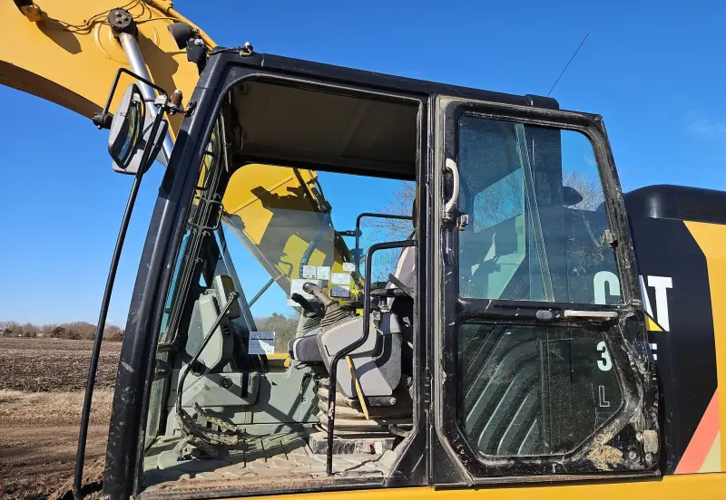 2016 Caterpillar 323FL photo 30