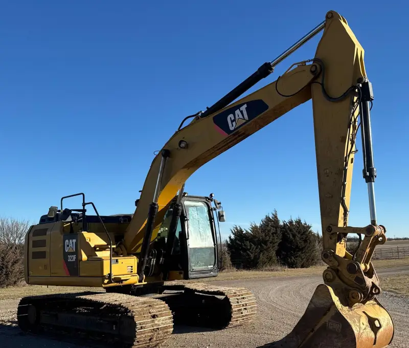 2017 Caterpillar 323FL photo 2