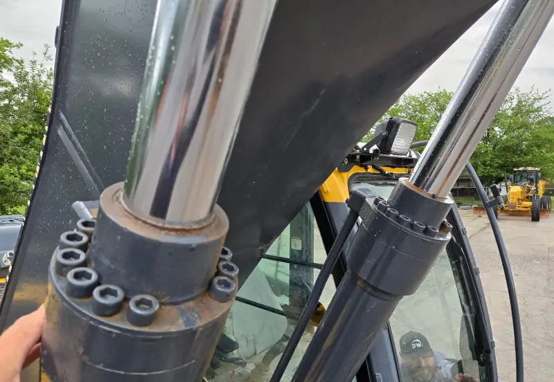 2014 John Deere 210G LC photo 11