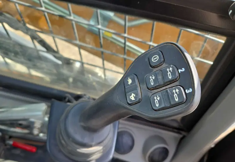 2023 Case TV450B photo 32