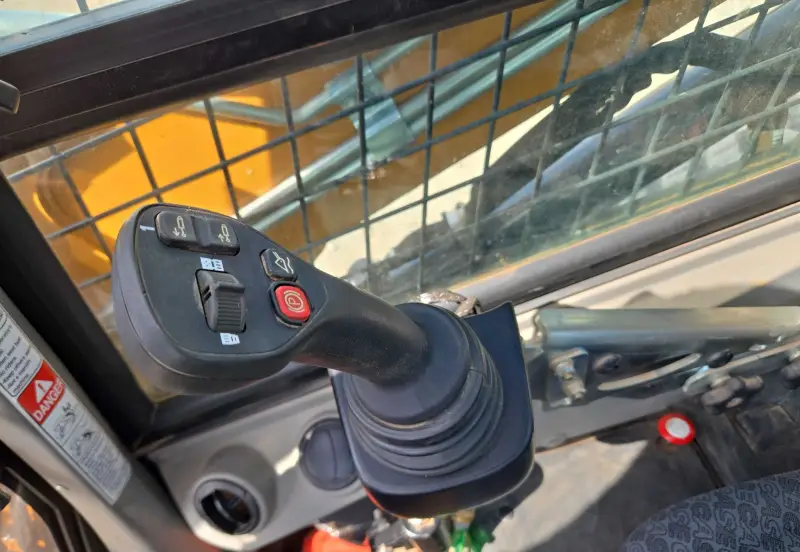 2023 Case TV450B photo 33