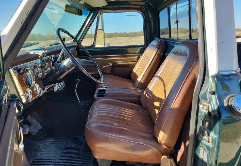 1972 Chevrolet C20 Super Custom Camper photo 25