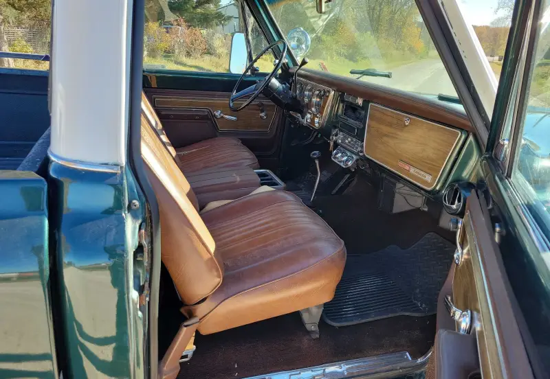 1972 Chevrolet C20 Super Custom Camper photo 36